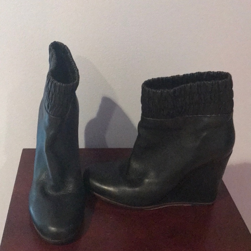 Dolce vita black leather ankle booties